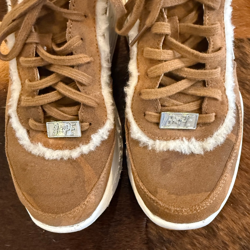 Extremely Rare Ugg x Bape Chestnut Shearling Sneaker - Picture 5 of 10
